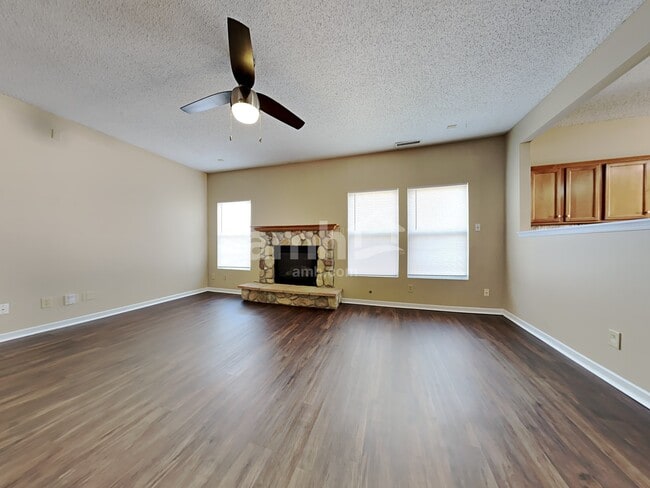 Photo - 936 Shenandoah Way