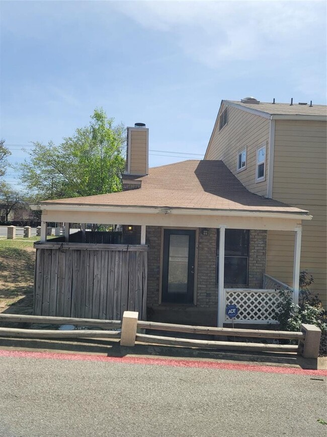 Building Photo - 7825 Beauregard Cir Unit 1B