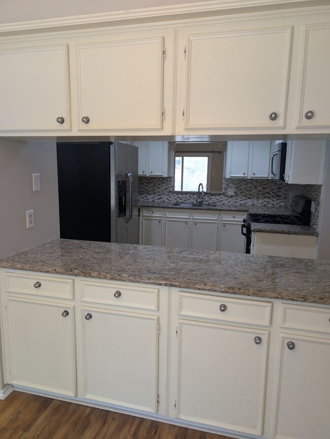 Photo - 3BR SFR w/ Garage & In-Unit Laundry in The Woodlands