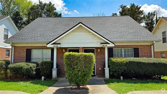 Building Photo - 4910 Pinehurst Cir Rental