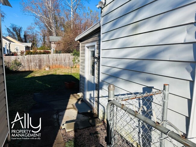 Photo - 405 Elliott Ave