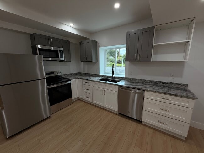 Photo - Barrington Brick House Unit 99B