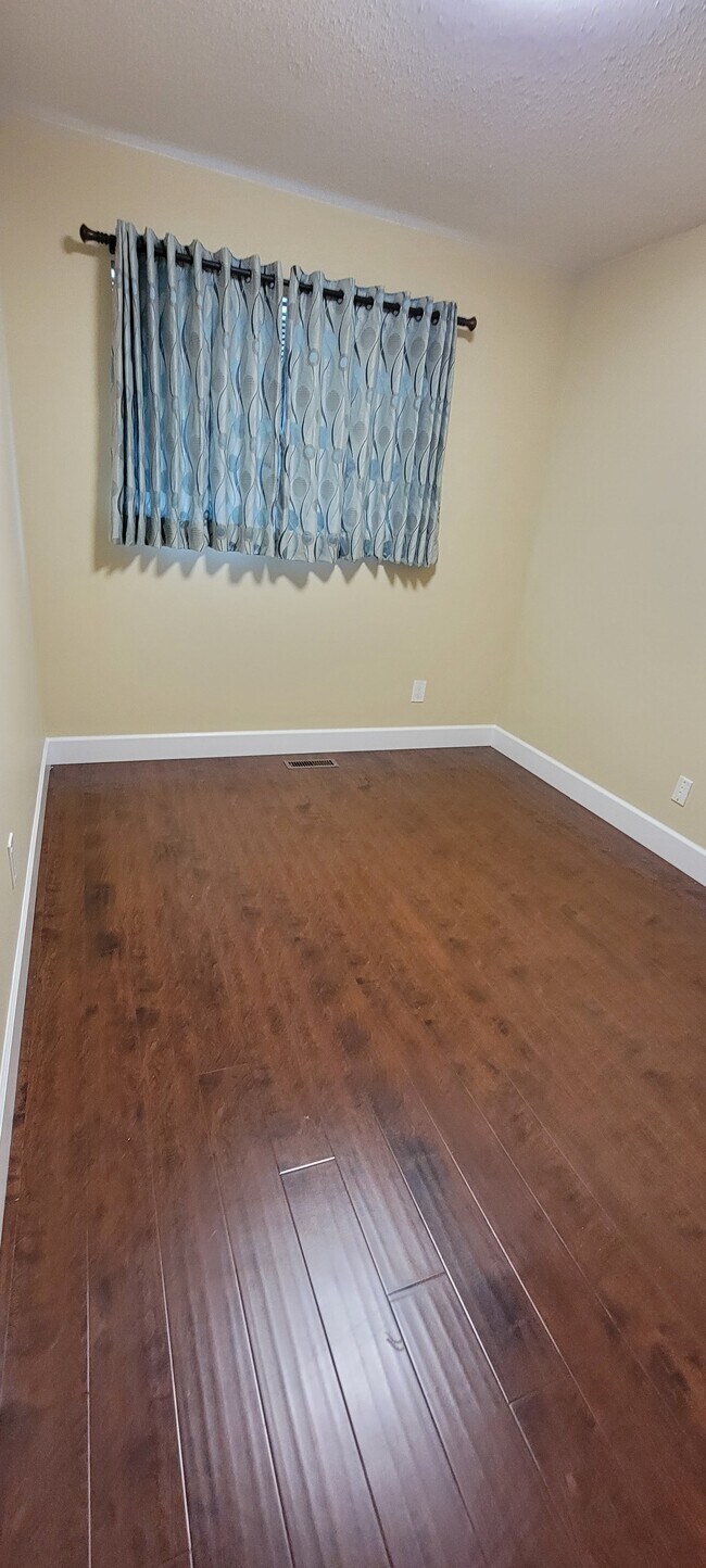 Photo - 7552 17th Av
