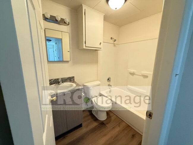 Photo - Cambridge Dr. (629 &amp; 637) Unidad 637