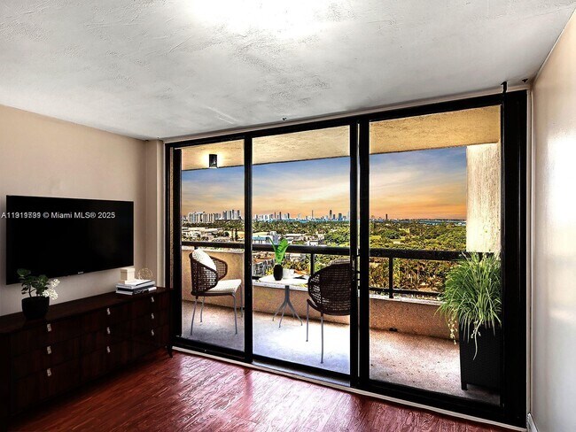 Photo - 2555 Collins Ave Unidad 1604