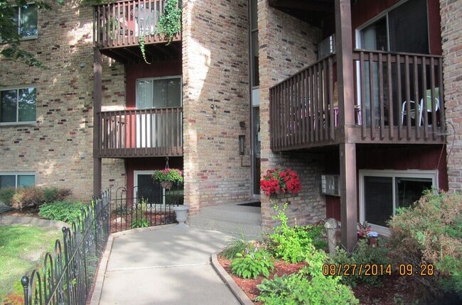 Front Entrance - 551 18th St E