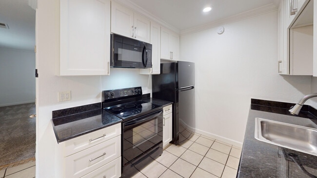 Building Photo - 18185 Happy Ln Unit 18(#185)