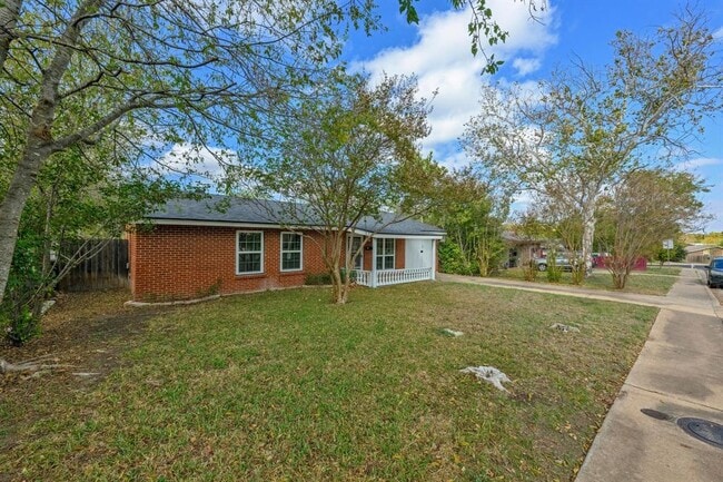 Photo - 5704 Cedardale Dr