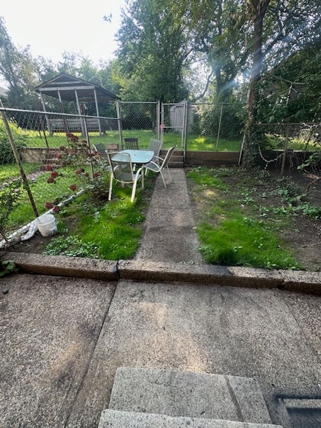 Photo - 4 Bed, 2 Bath in Oakland- Available Aug 1-...