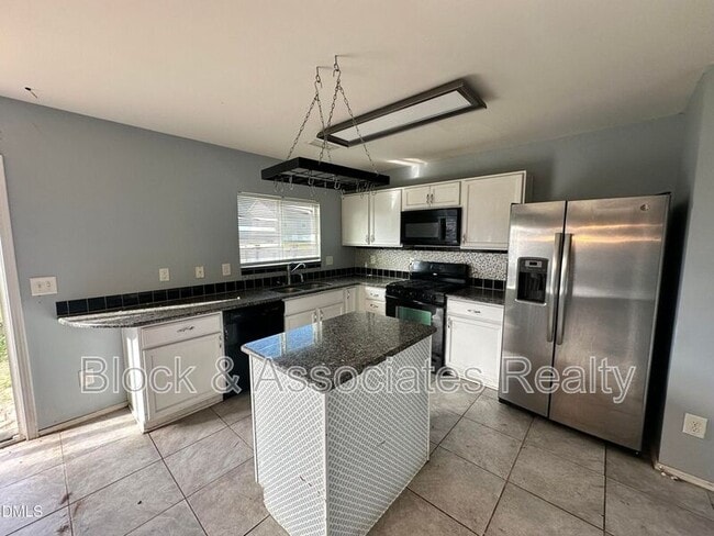 Photo - 502 Kerriann Ln