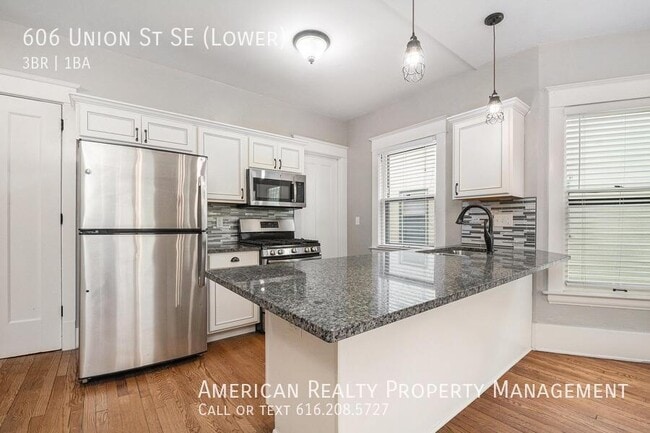 Photo - 606 Union Ave NE