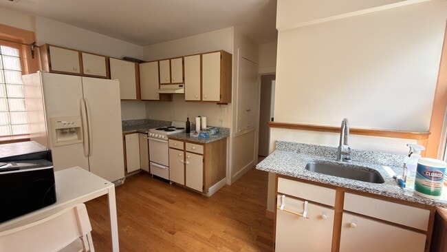 Building Photo - 391 Langley Rd Unit 2