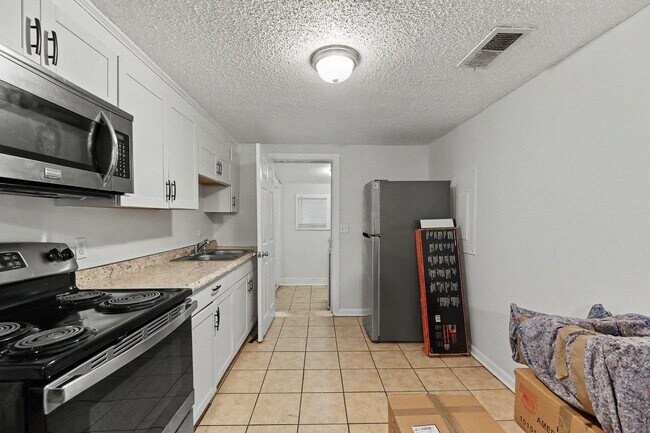 Photo - Comfortable 2BR / 1BA Home in Convenient North Charleston Location