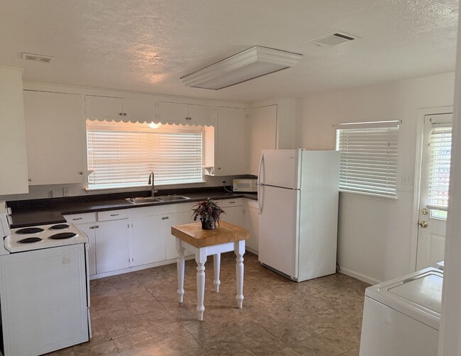 Photo - 1706 Smith St