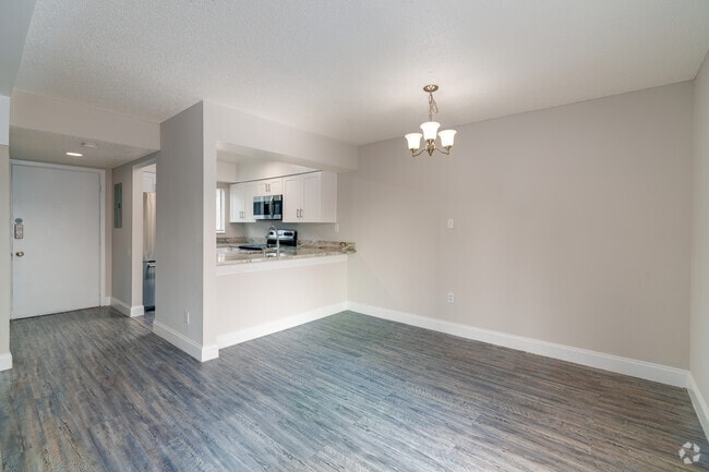 B3 - 2BR, 2BA - 1085SF - Dining Room