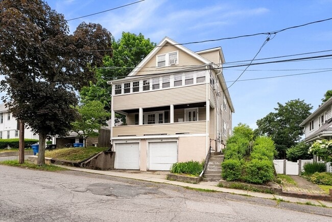 Building Photo - 49-51-51 Harding Ave Unit 49