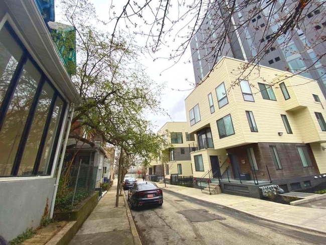 3215 Summer St
