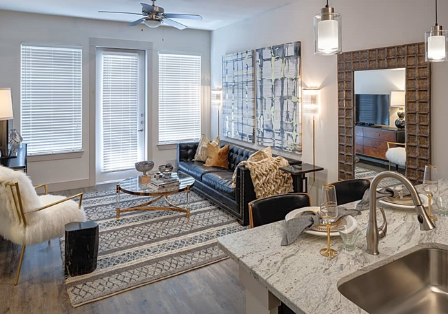 Building Photo - 1419 Montrose-6014-6 Unit 6014-6 Rental
