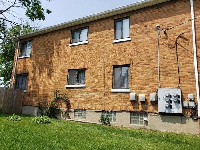 Left Side of Bldg - 4525 Roth Ave Unit 2E