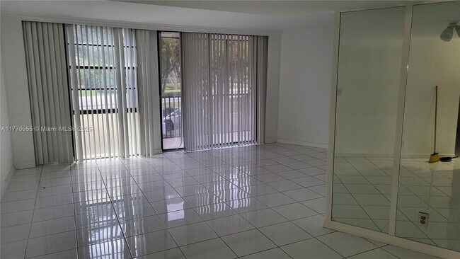 Photo - 3401 N Country Club Dr