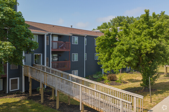 Building Photo - Leonard East Apartments