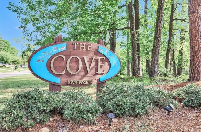 Building Photo - 3900 Aspen Dr Unit C104