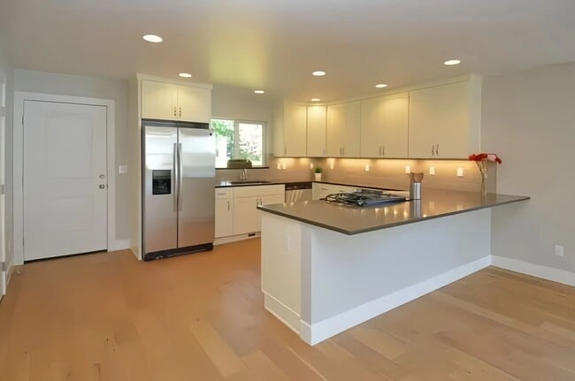 Photo - Spacious 5-Bedroom Home for Rent in the Maple Leaf Community