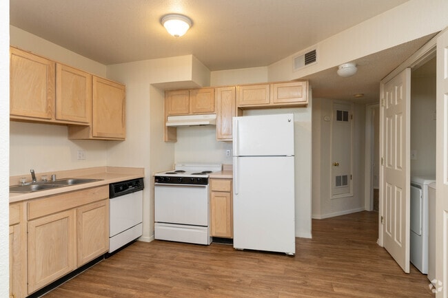 2BR, 2BA - 809SF