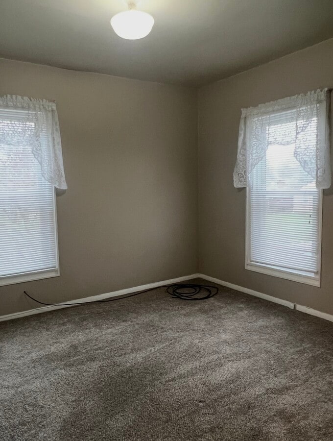 Photo - 318 E Leo St