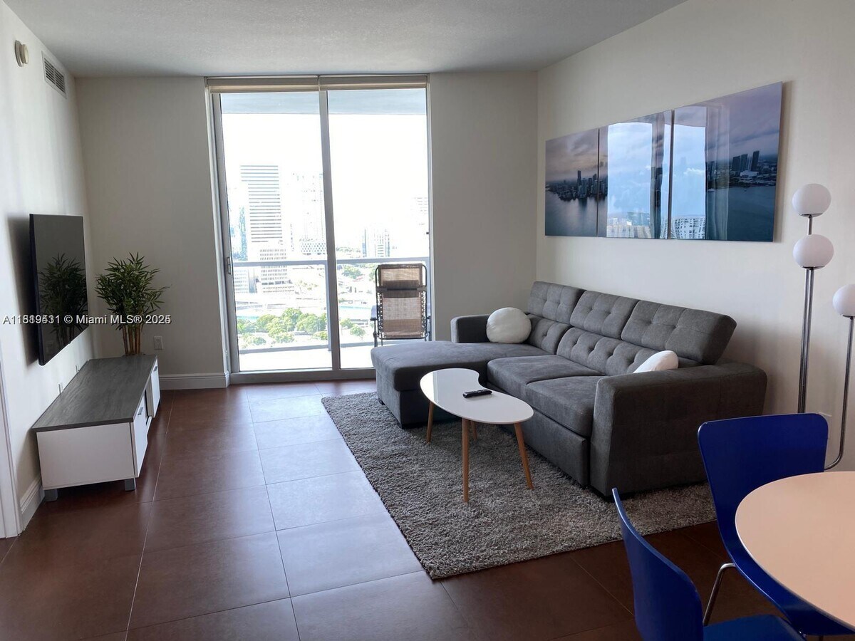 Photo - 185 SW 7th St Unidad 2407 Rental