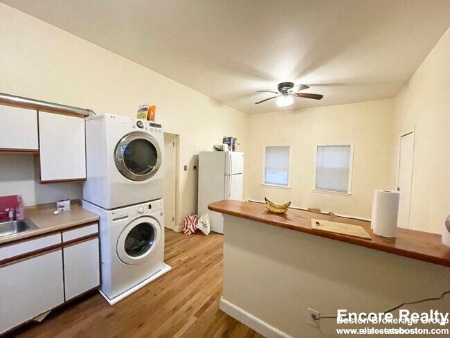 Building Photo - 29 Spring Garden St Unit 1