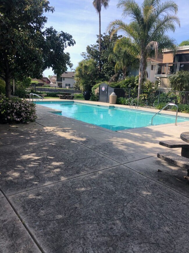 SHOWING THURSDAY, AUGUST 1 @ 10AM AND 4PM - SHOWING THURSDAY, AUGUST 1 @ 10AM AND 4PM Condo Unit 110