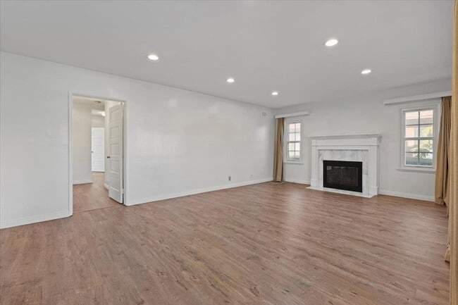 Photo - 336 W Hillcrest Blvd