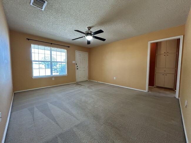 Photo - Beautiful House Located On Cul-De-Sac & Down The Street From Park!