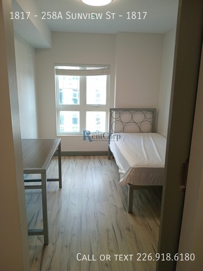 Photo - 258A-258A Sunview St