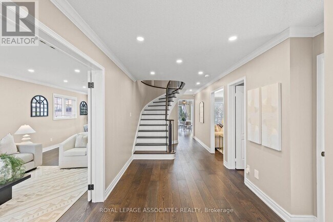 Photo - 33 Hutton Crescent