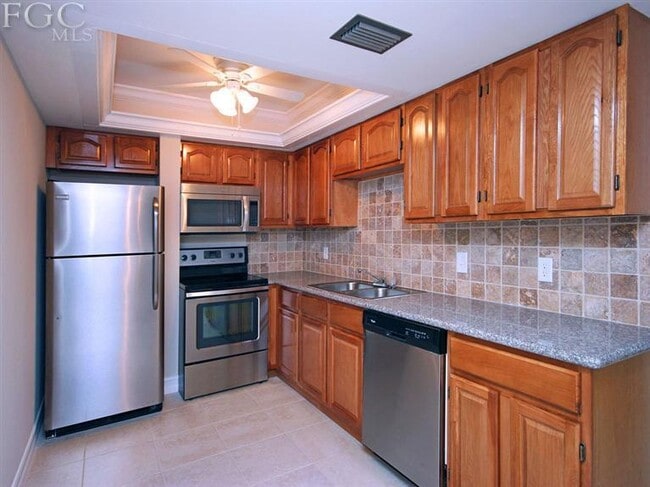 Building Photo - 12501 McGregor Blvd Unit Maple Gardens