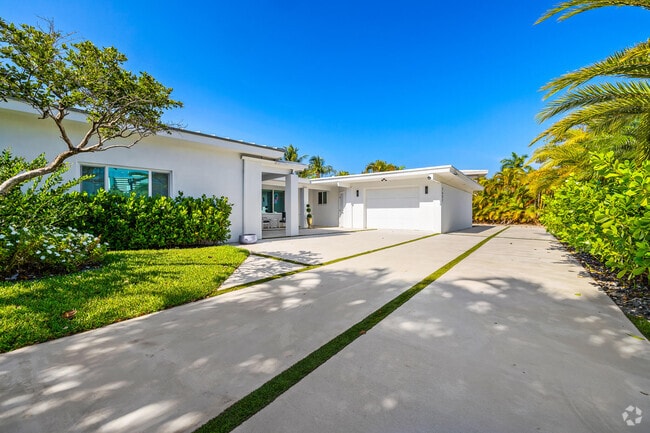 Building Photo - 1627 Seabreeze Blvd Rental