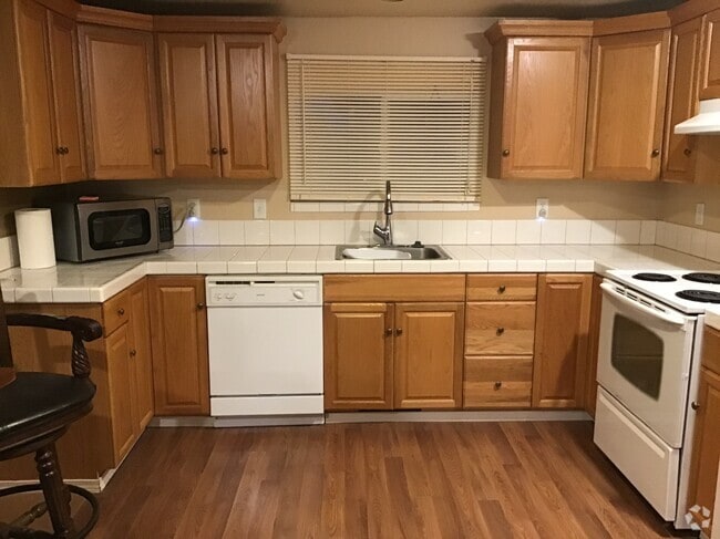 Kitchen full amenities - 607 S 5th St Unit A Rental