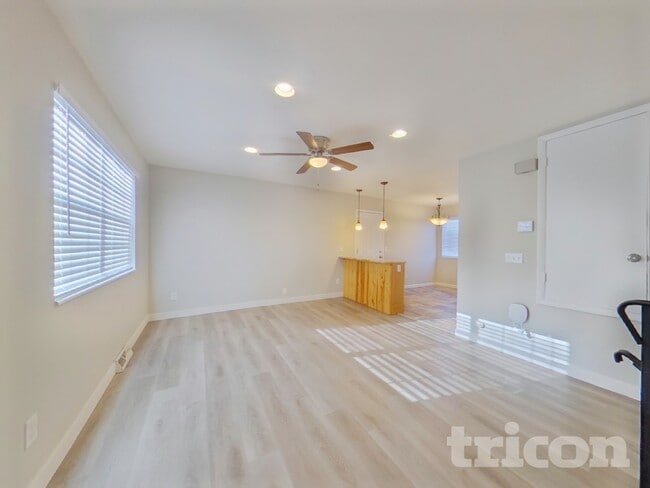 Photo - 10435 W 107th Pl