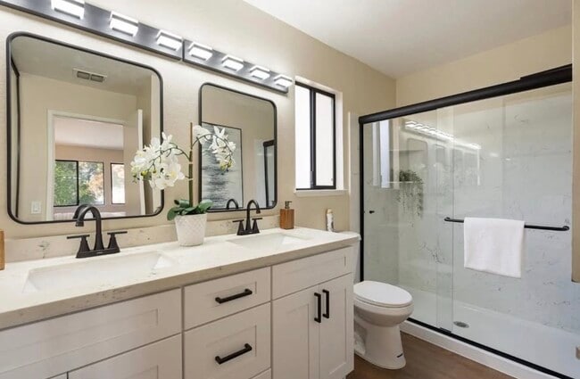 Photo - 211 River Run Cir