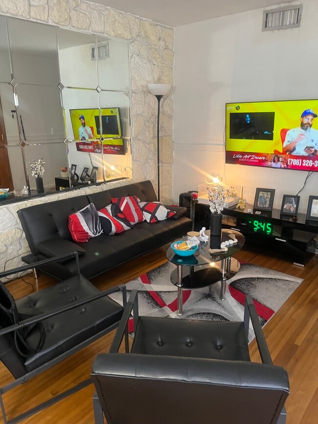 Photo - 2015 SW 85th Ave Unit apt in single family home