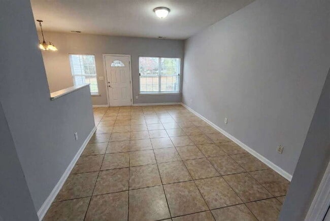 Photo - 385 Brookview Dr