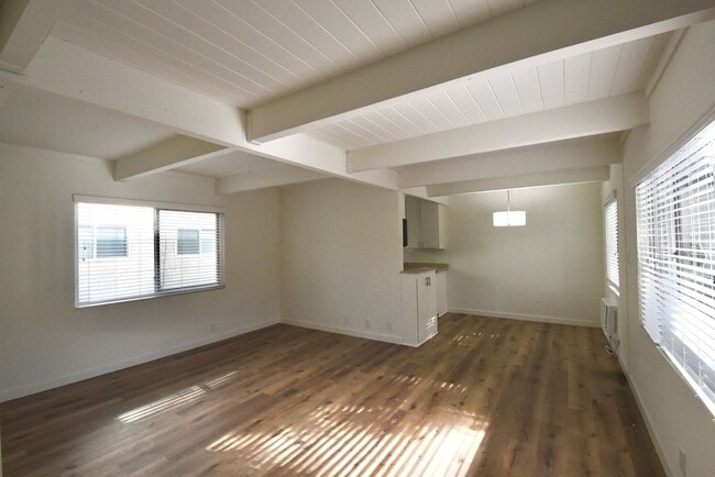 Photo - 6125 Whitsett Ave Unit 01