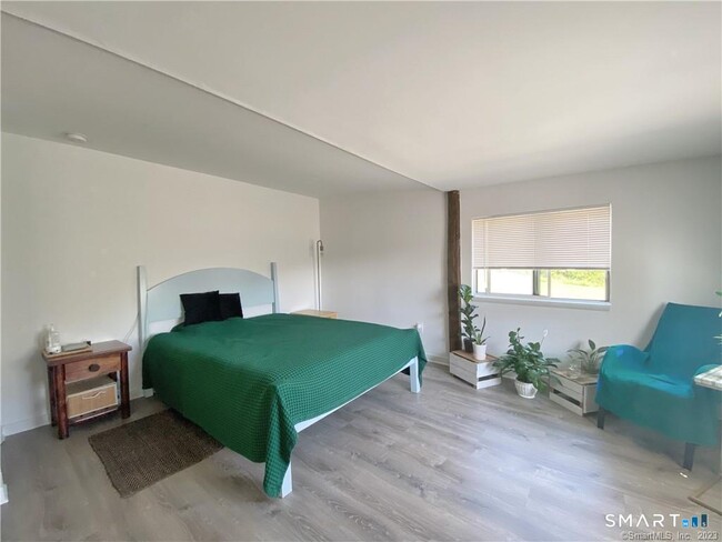 16 Ruby St Unit 4