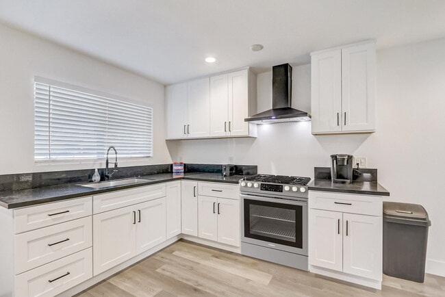 Photo - 540 E Saint Louis Ave