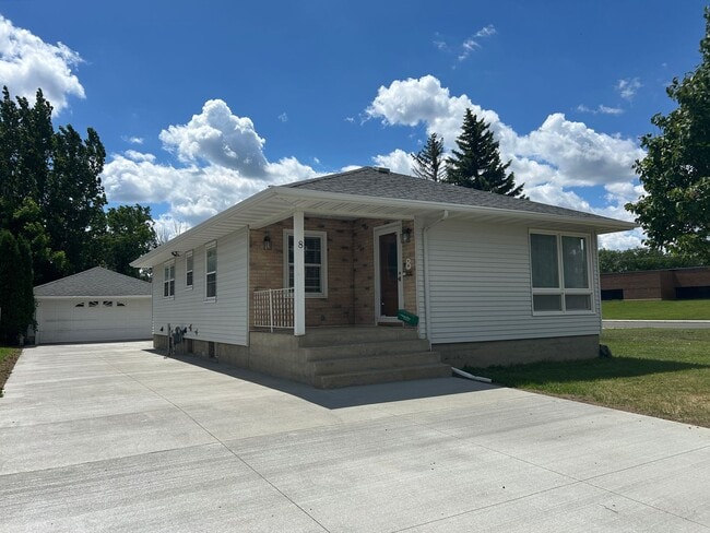Building Photo - 3 bedroom, 2 bath Single Family house
