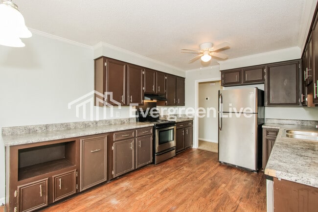 Photo - 213 Andover Cir