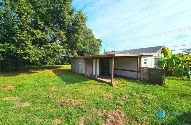 Photo - Rare flexible commercial space available for monthly lease on busy Combee Road