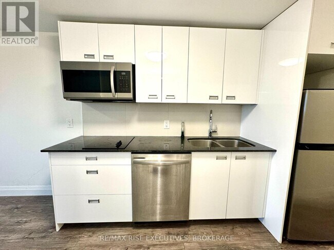 Photo - 652 Princess St Unit 711